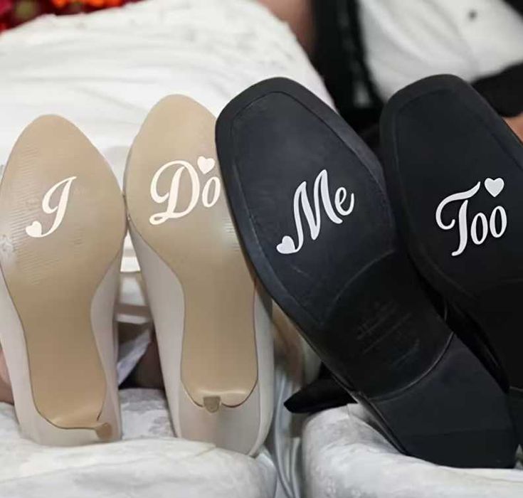 Бели сватбени булченски стикер надпис за обувки фотосесия I do Me too