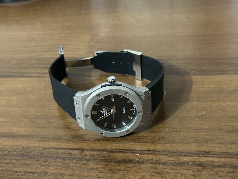 продам часы Hublot торг