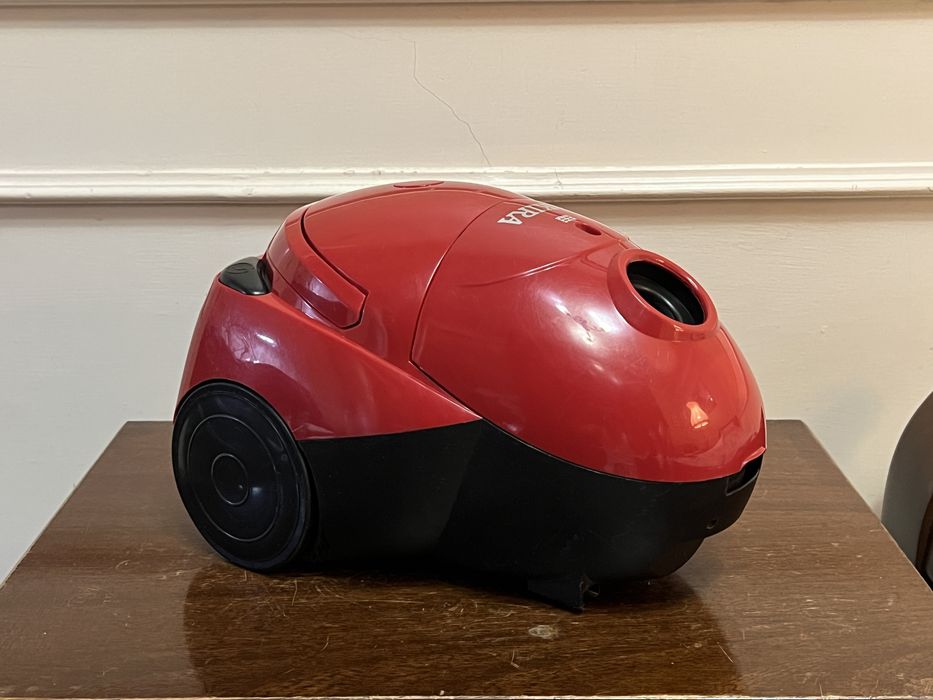 Пылесос Akira AKR906