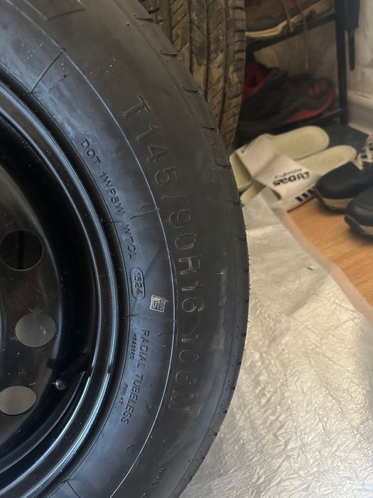 Продам Комплект шин