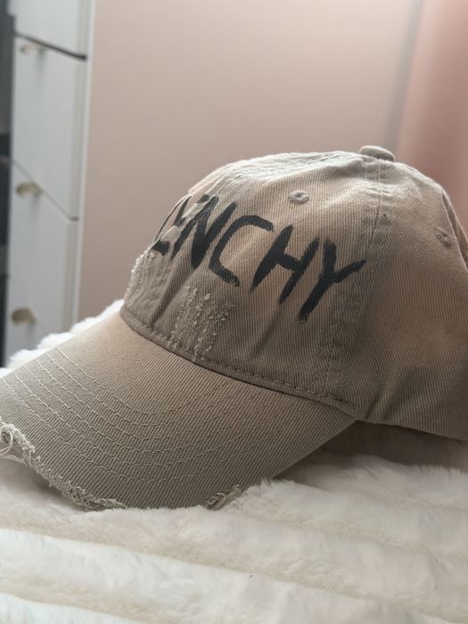 шапка с козирка Givenchy