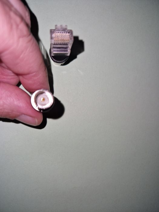 Vând 2 adaptoare Rj45 Tata-BNC mamă,  noi nouțe