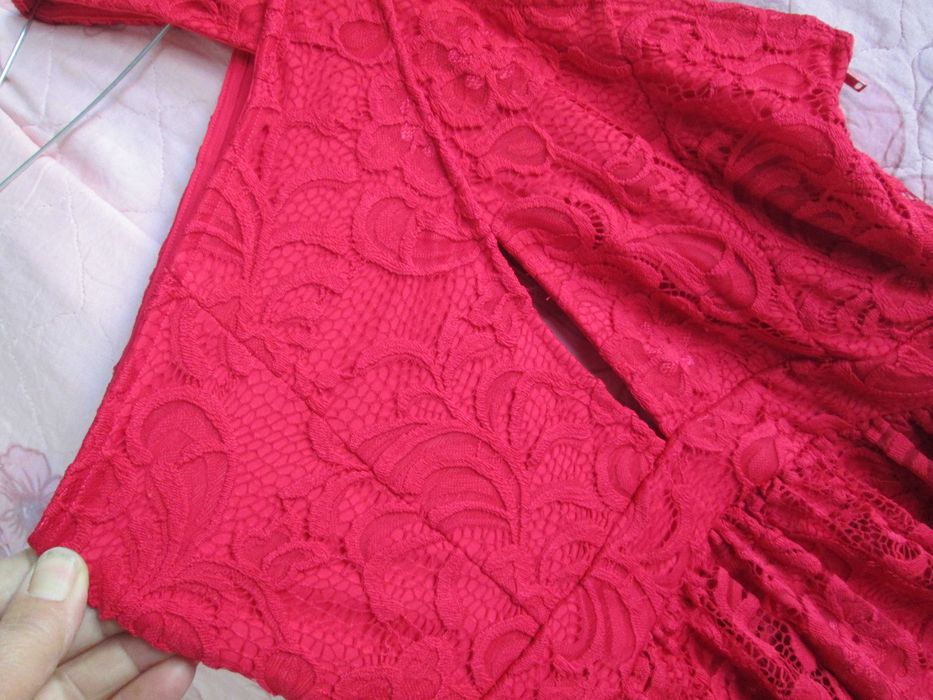 rochie rosie dantelata 40