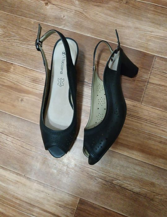 Продам обувь новая.