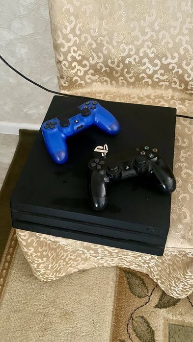 PS4 сатылады + 4 ойын + 2 джойстик