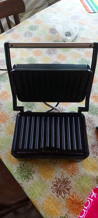 Сандвич преса и грил