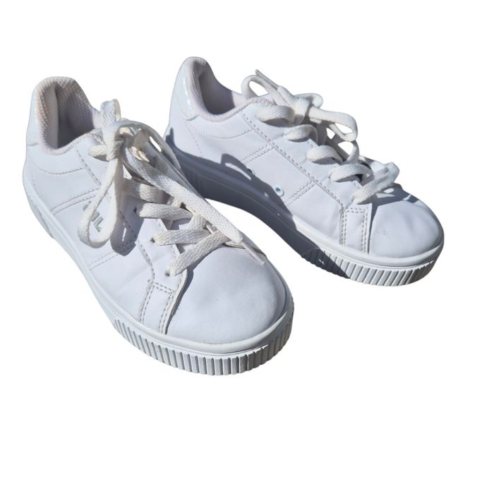 Adidași FILA 32 albi, foarte comozi, potriviți și pentru școală, fete, baieti, unisex