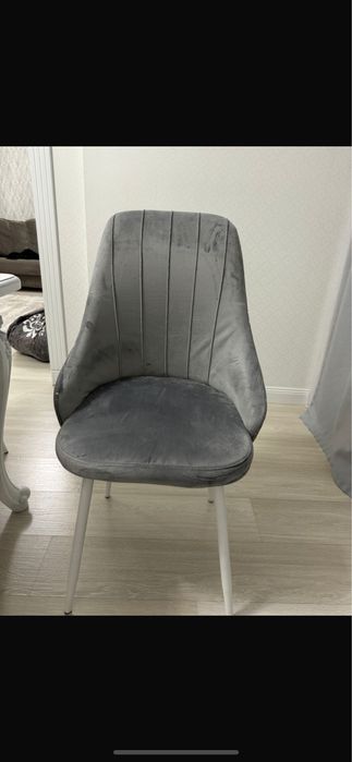 Срочно продам стол и стулья