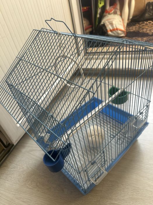 Клетка для птиц, в хорошем состоянии