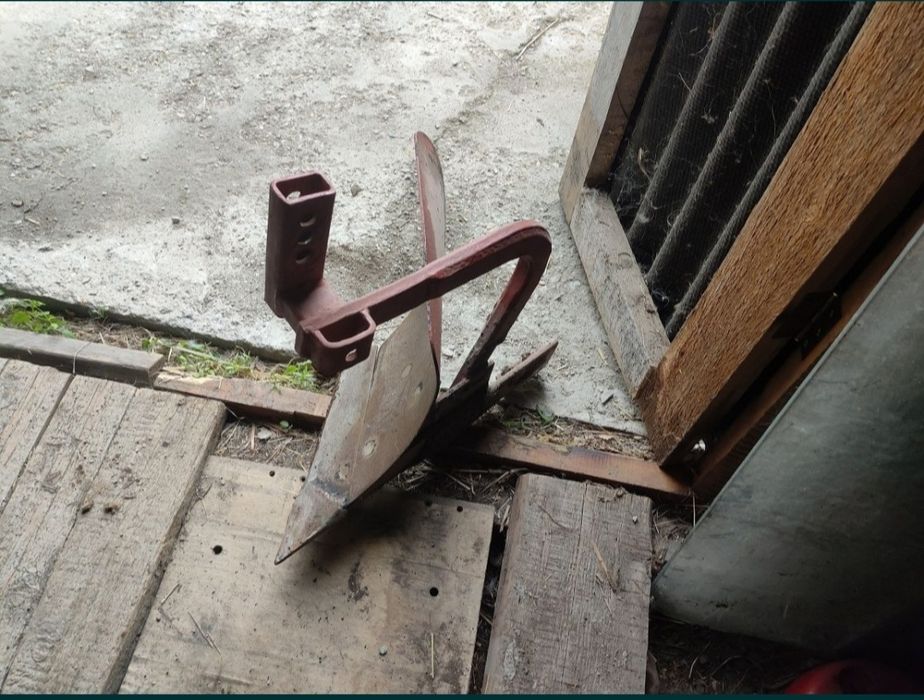 Плуг для мотоблока