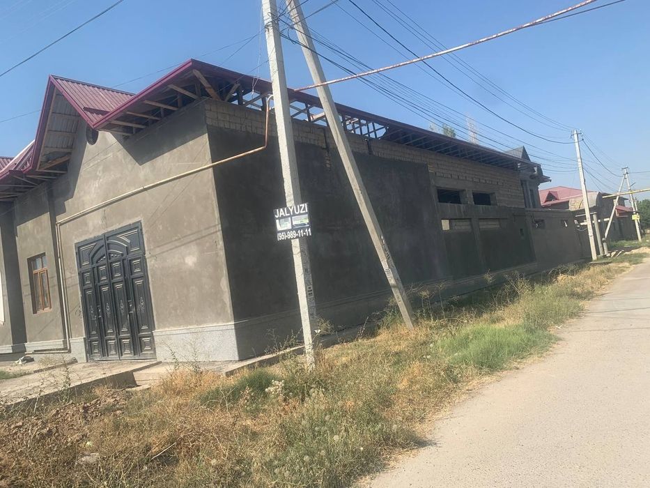 Hovli sotiladi srochno