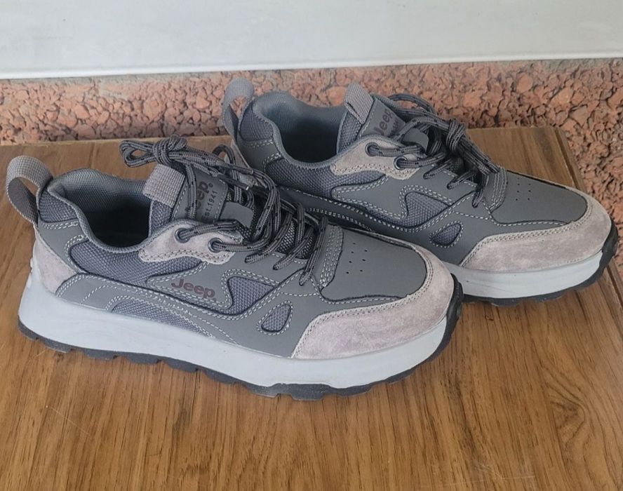 Продам кросовки Jeep