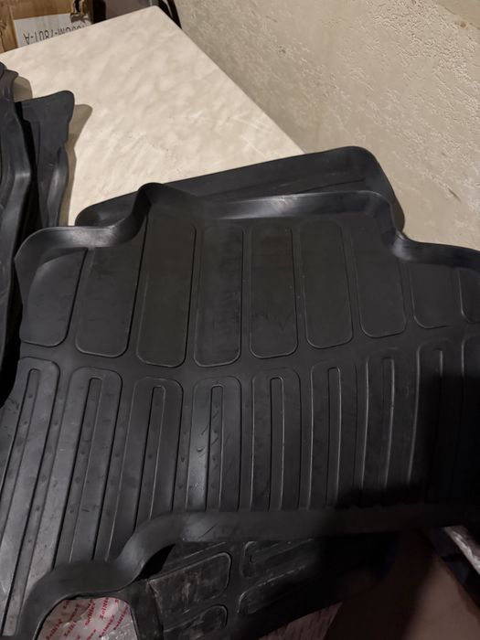 Продам коврики оригинал Камри 50