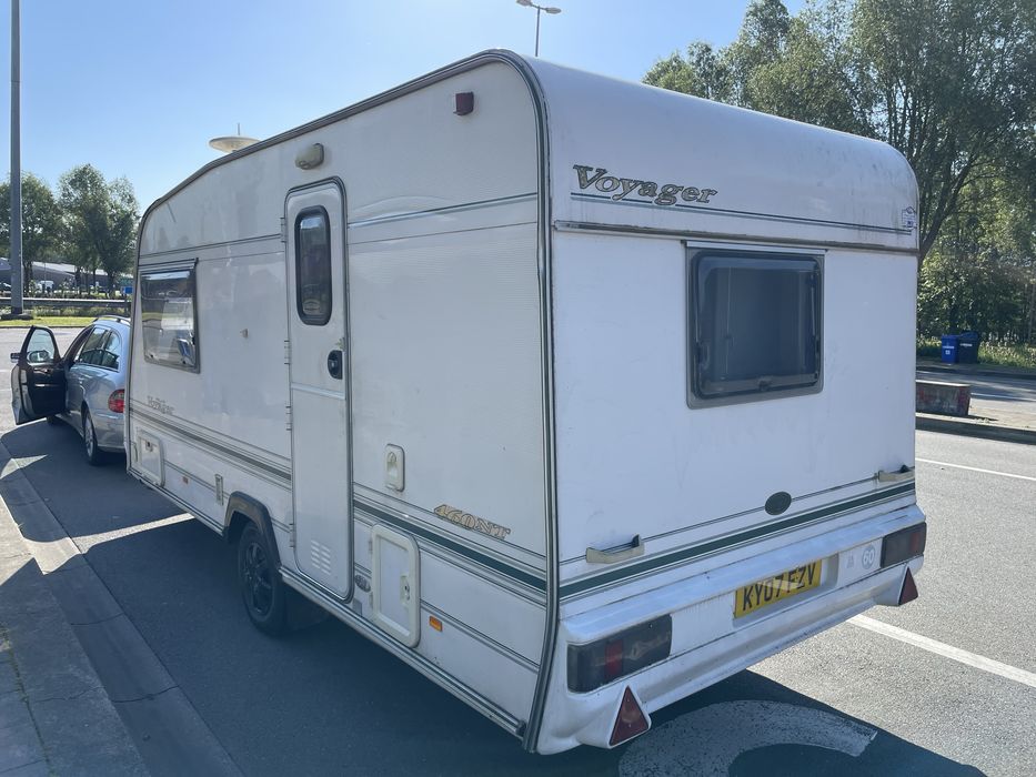 Rulotă Sterling Voyager 460 NT | Baie + Duș | Frigider | Foarte spațioasă