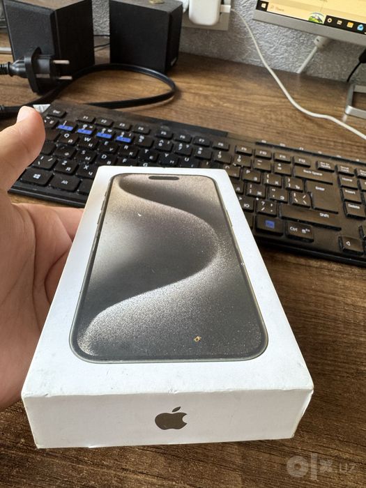 Iphone 15 pro, 87 % yonkost, $700