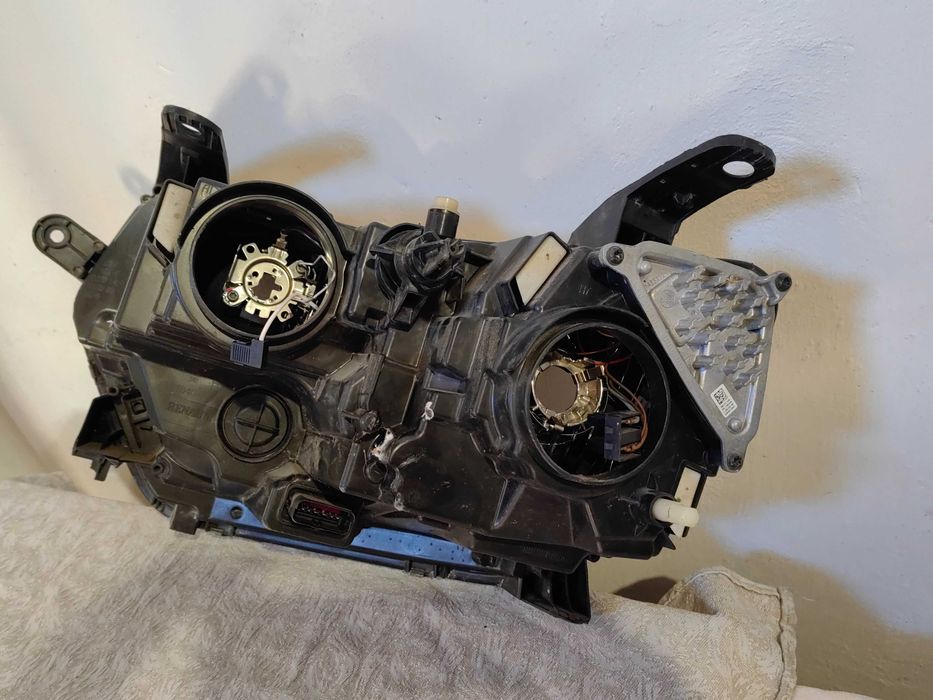 Фар Dacia Duster LED десен / Фар Дачиа Дъстър Оригинални