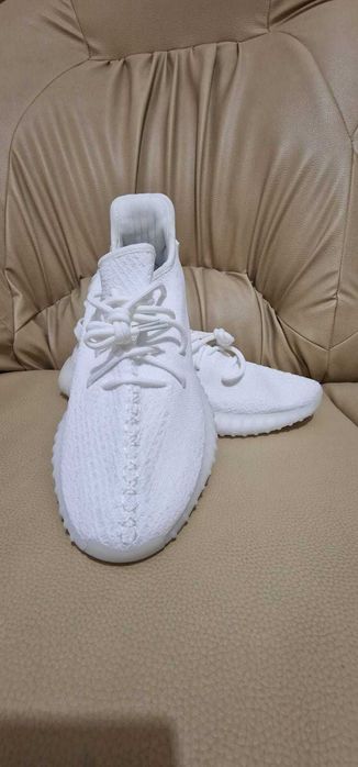 Yeezy cream white