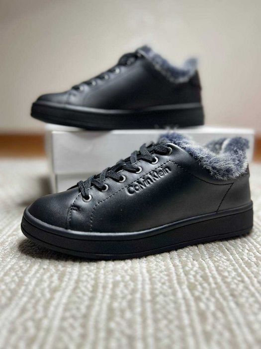 Calvin Klein женские кожаные  кроссовки РАЗМЕР 35