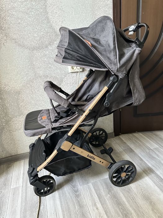 Продам детскую коляску фирменную Kidilo