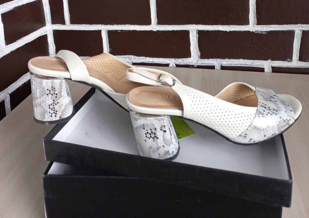 Туфли женские белые