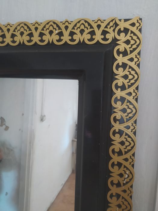 Зеркало очень в хорошем состоянии.