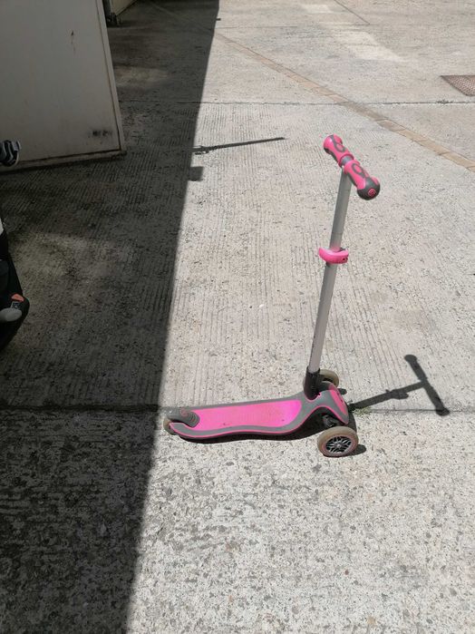 Детска розова тротинетка с 3 колела