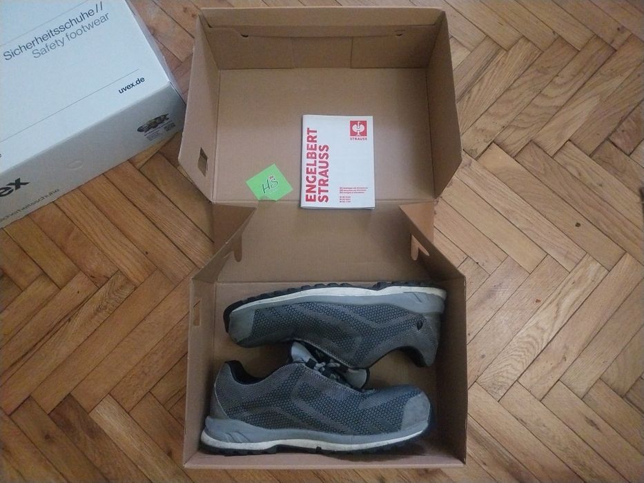 De VÂNZARE papuci protecția muncii cu bombeu.
