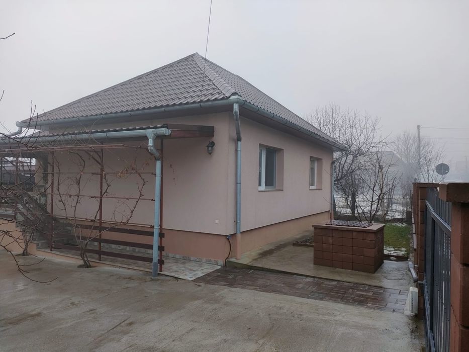 Vand casa in loc. Romanasi