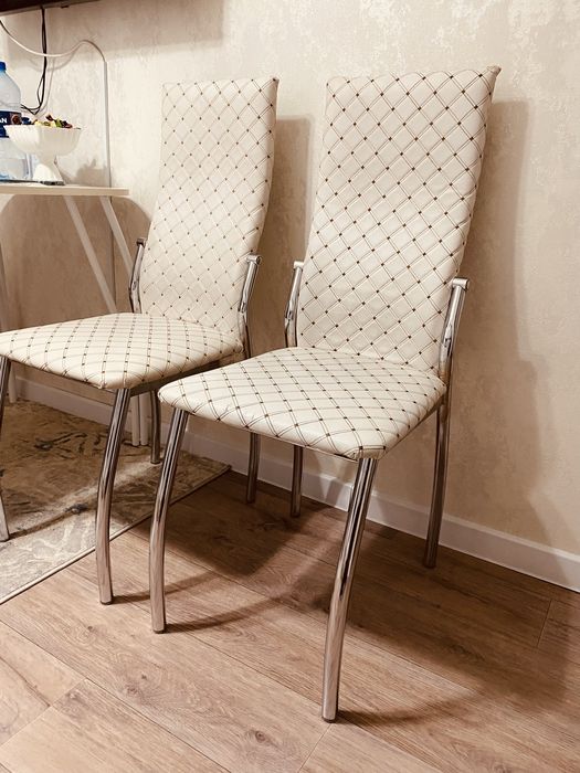 Продам 4 стула комплектом