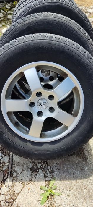 Джанти с гуми 225/70 R16 за Хонда CRV