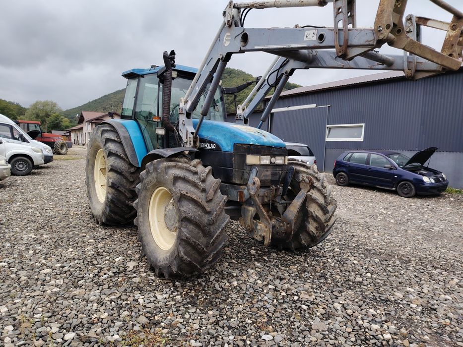 Vând New Holland 8560
