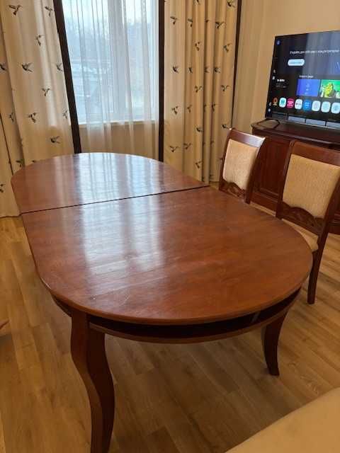 Стол со стульями. Малайзия