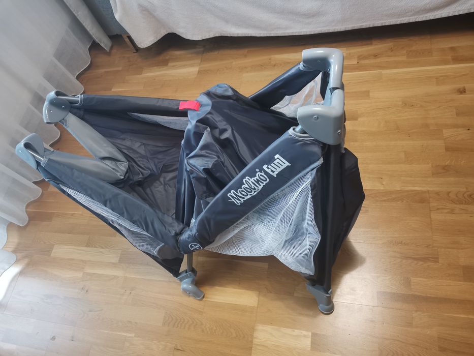 Pătuț pliabil de voiaj