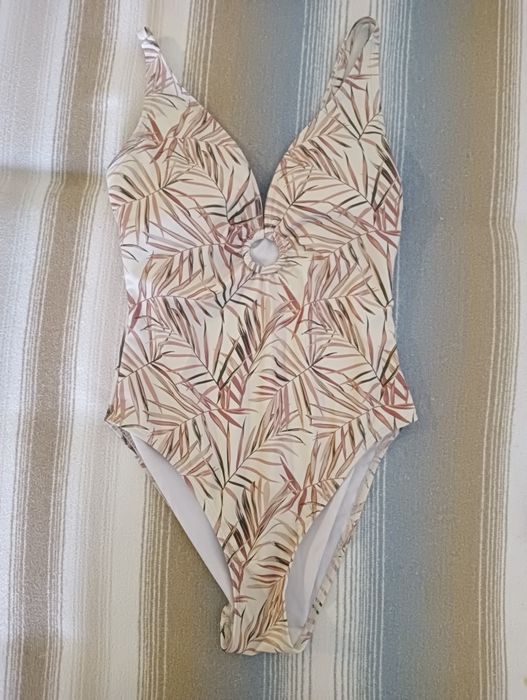 Нови бански костюми