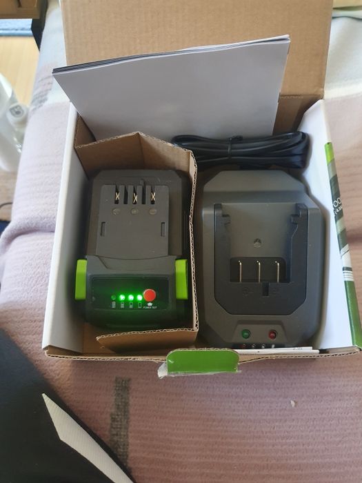 Vând mașină de tuns iarba pe acumulatori LuxTools