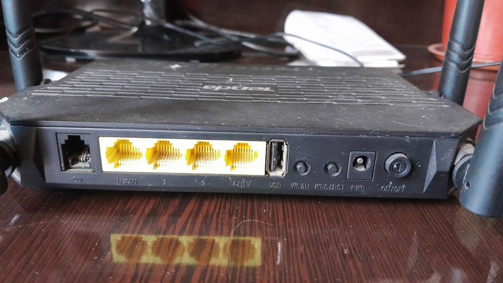 Wi-Fi роутер Tenda D305