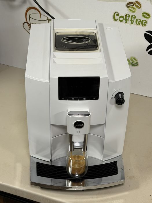 Кафемашина кафе автомат Jura E4 с гаранция