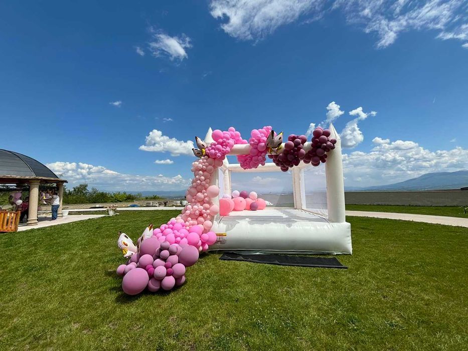 Бял батут под наем за сватба и парти, за деца и големи