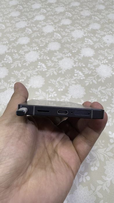 Samsung S25 ultra 256G telefon yangi 2 oy bulgan 1 yil garantiya bor