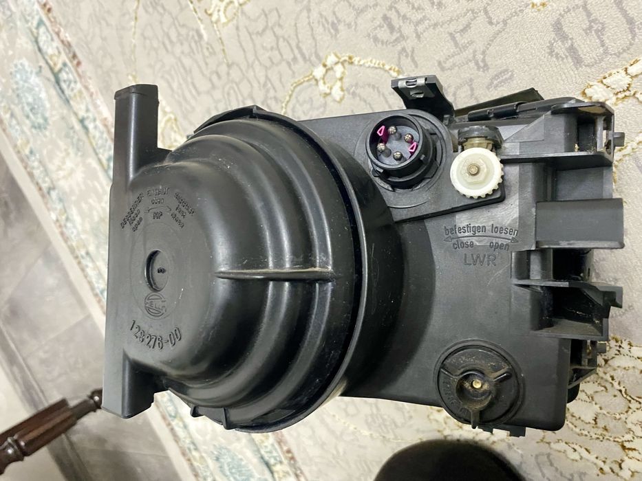 Фара Ауди 100 с4