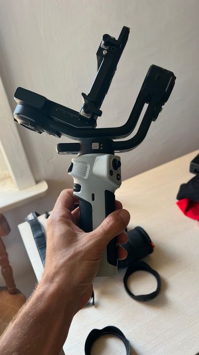 Камера Sony a7iv с Обективи и Гимбал
