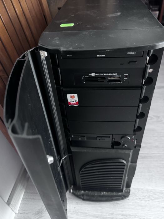 Sistem complet AMD Phenom X3 / 4GB RAM / HDD / Placă video ASUS ...