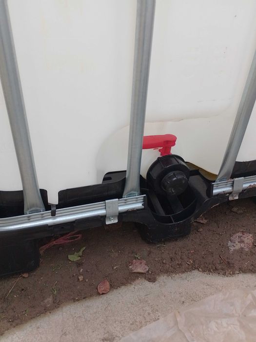 Бидони ,еднотонки ,цистерни  IBC TANK от зехтин