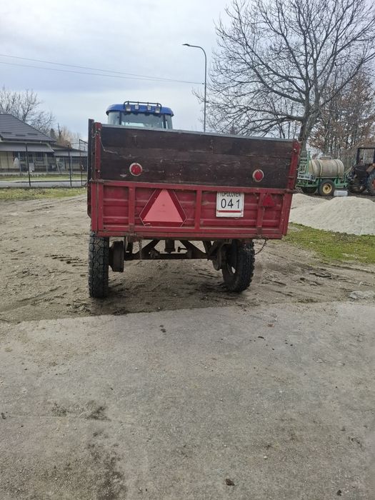 Remorcă de tractor basculabila