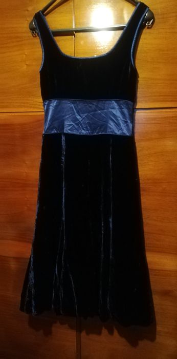 Rochie catifea la genunchi