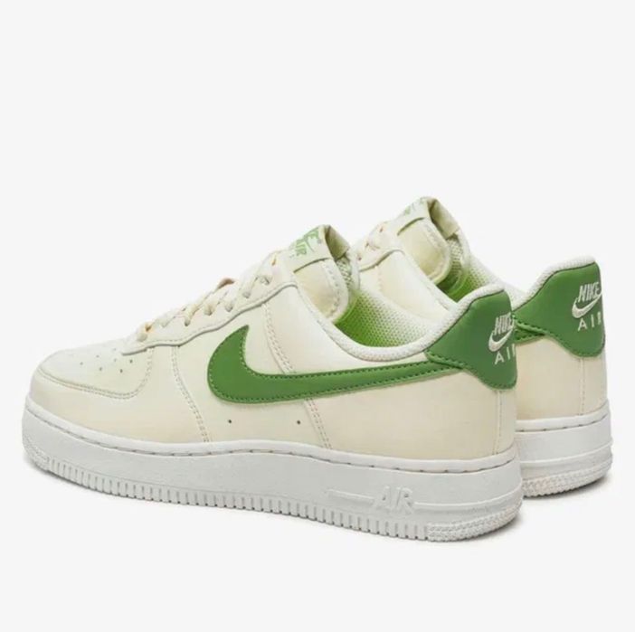 Дамски снейкъри Nike Air Force 1