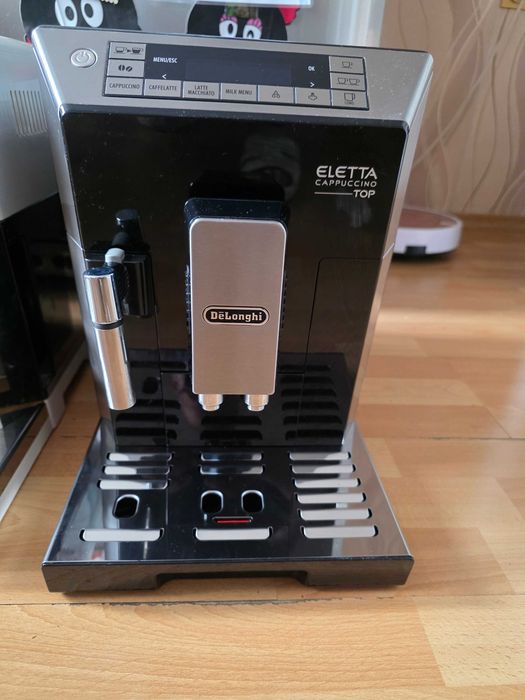 Кафемашина - Delonghi Eletta Cappuccino цената е за двете