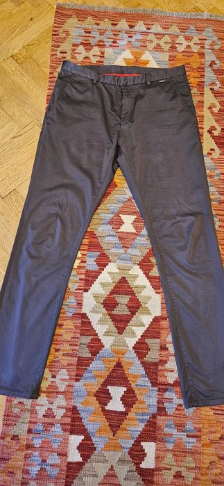 Pantaloni Hugo Boss - masura 48 / 32