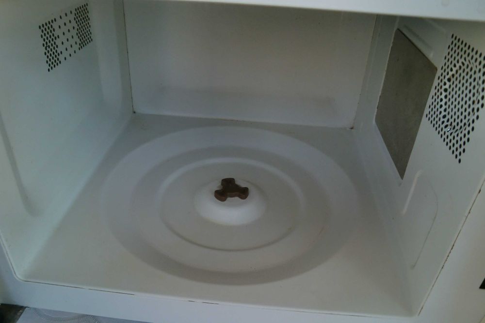 Микровълнова печка Midea MG820AOB с грил