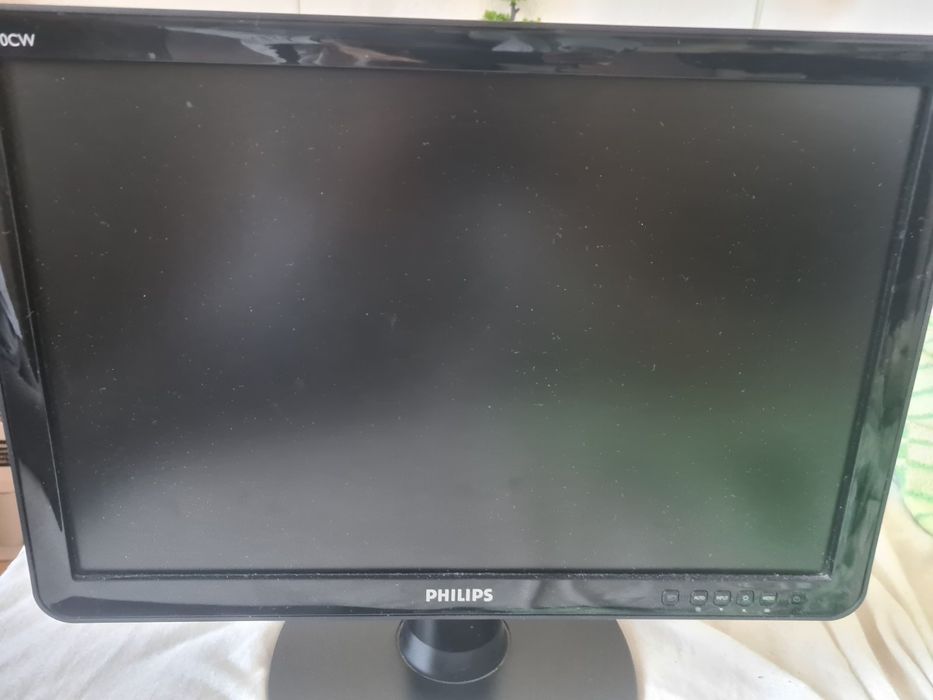 19 инчов монитор Филипс